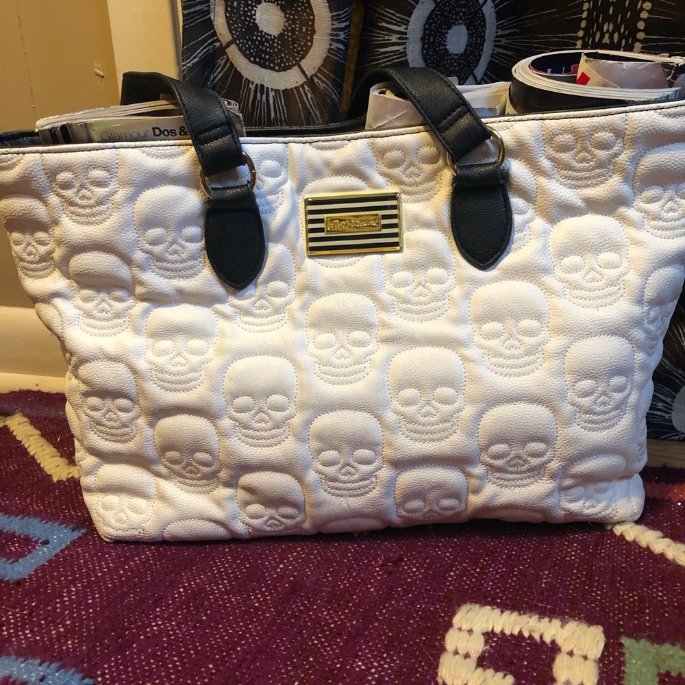 Betsy Johnson skull bag